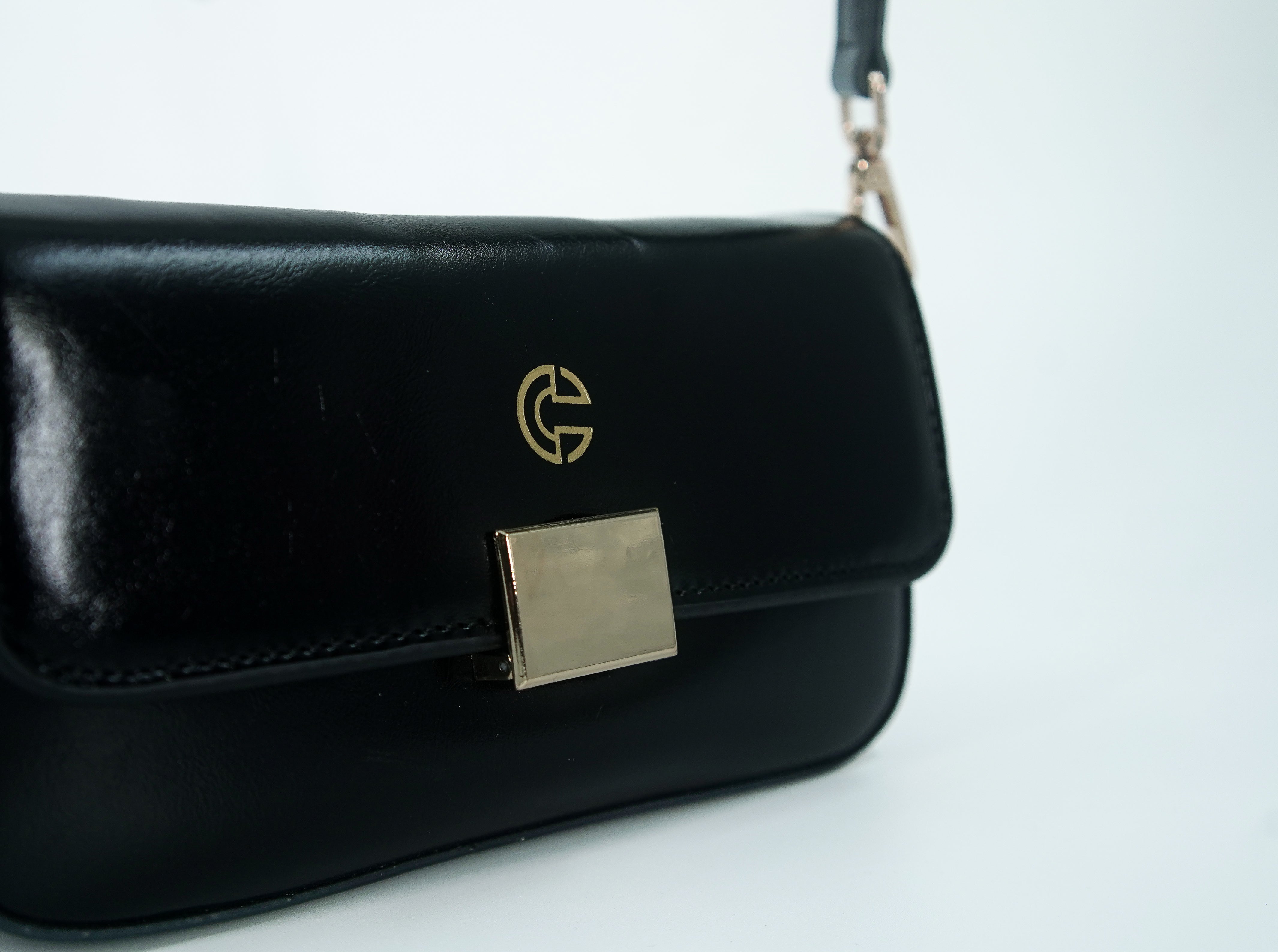 HOW TO STYLE SHOULDER BAGS FOR A PREMIUM EVERYDAY LOOK