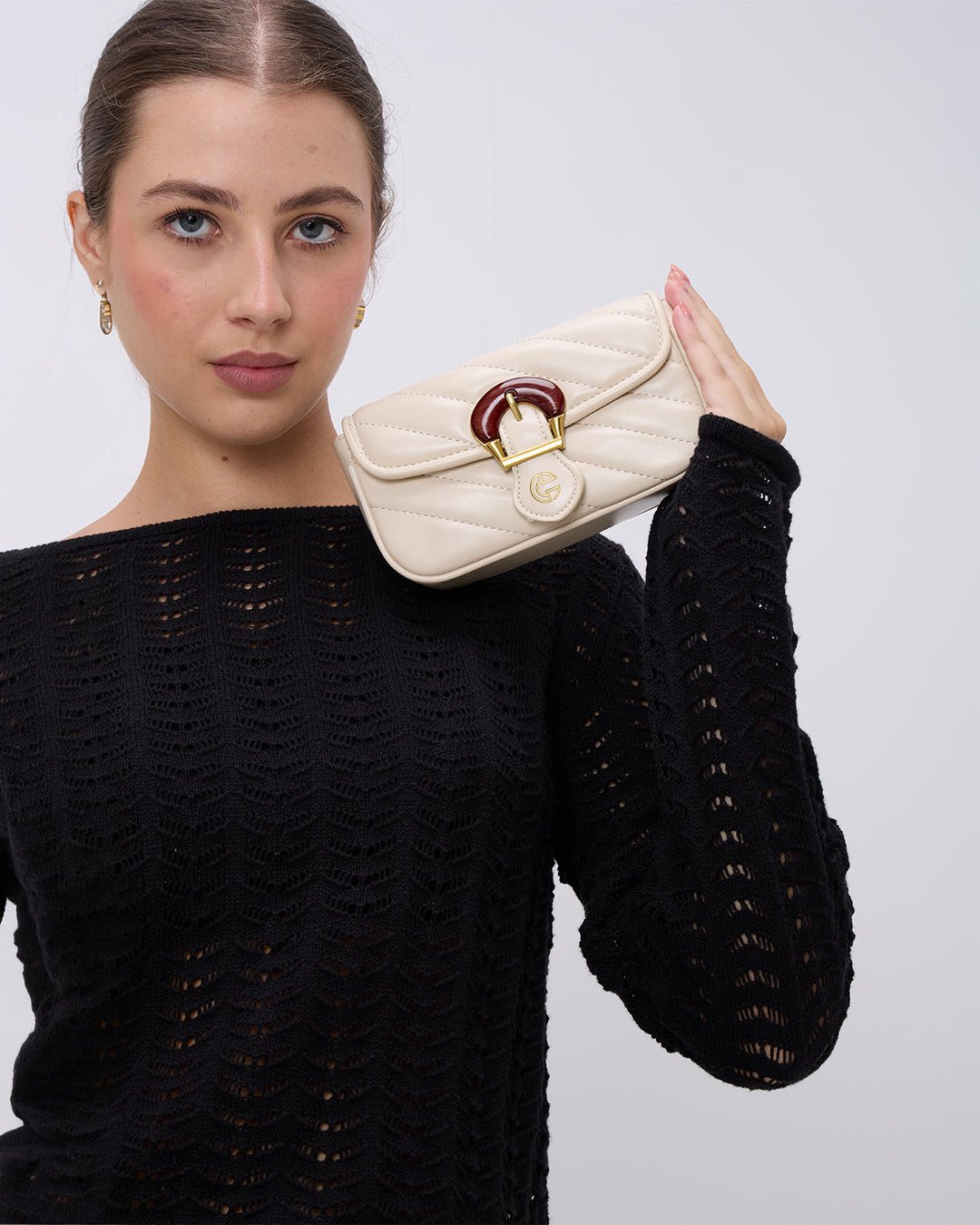 The Romi Chain Bag in - CREAM