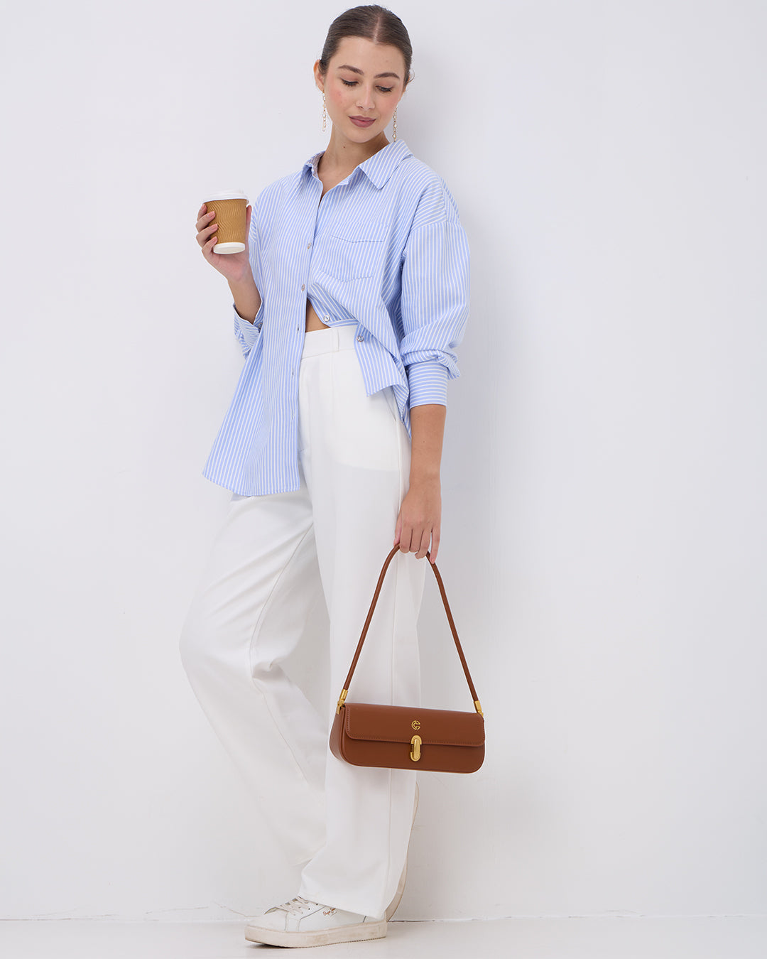 The Cami Shoulder Bag in - MOCHA BROWN