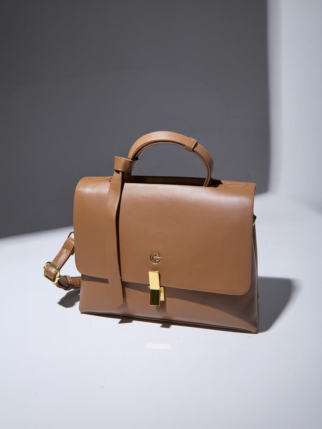 The Elara Top Handle in -MOCHA BROWN