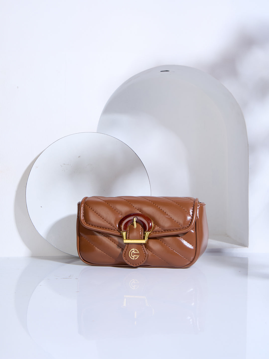 The Romi Chain Bag in -MOCHA BROWN