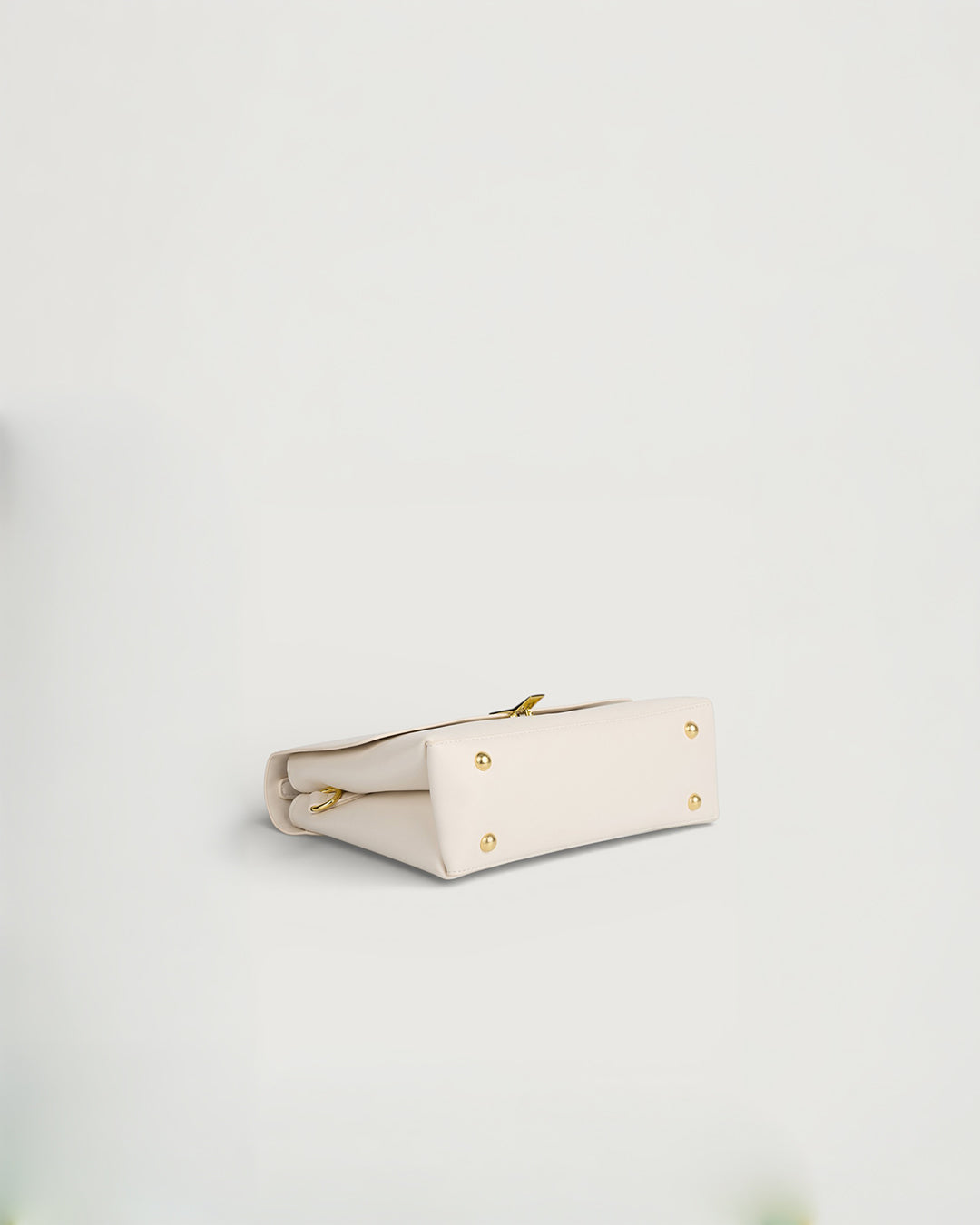 The Elara Top Handle in - OYSTER CREAM
