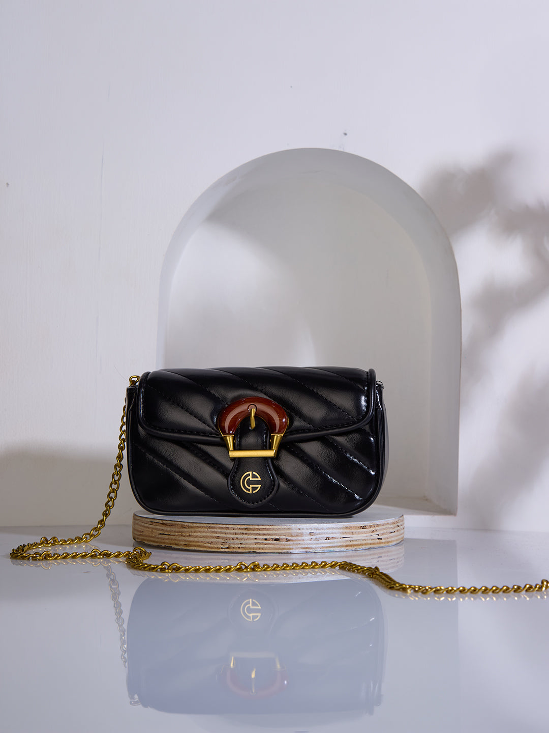 The Romi Chain Bag in -JET BLACK