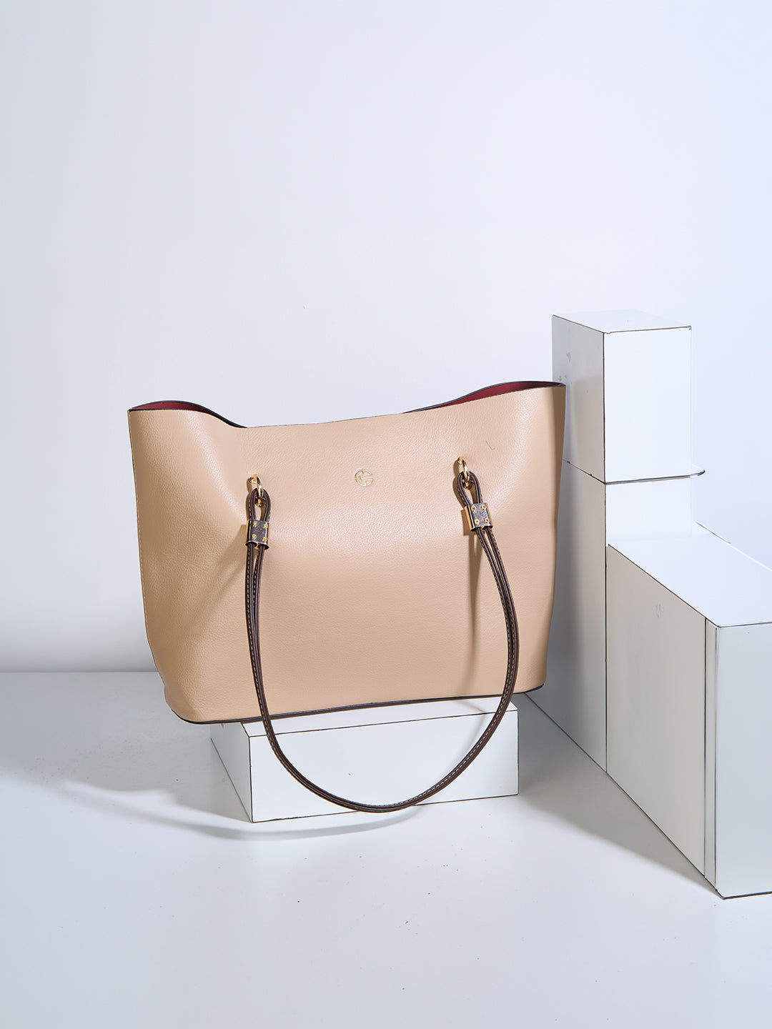 The Nara Tote in - taupe
