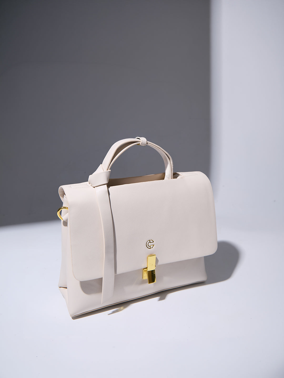 The Elara Top Handle in - OYSTER CREAM