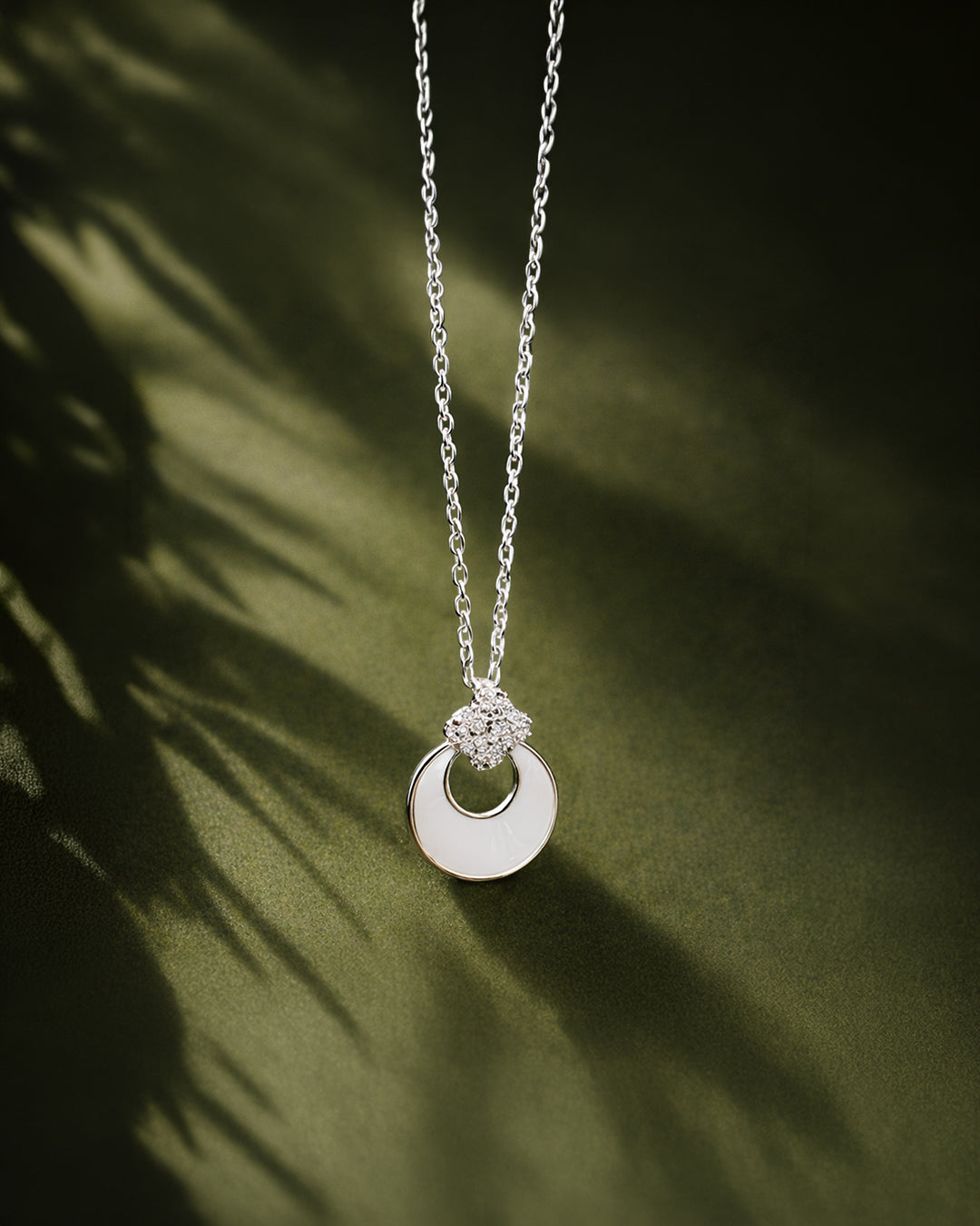 THE NOVA HALO NECKLACE