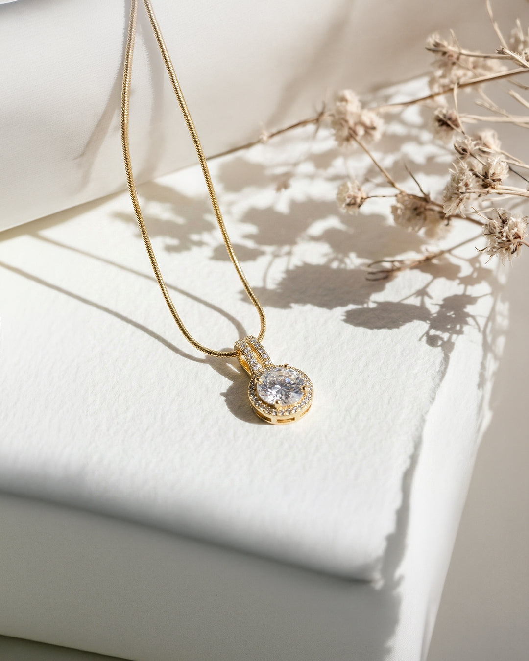 THE STELLA ROUND NECKLACE