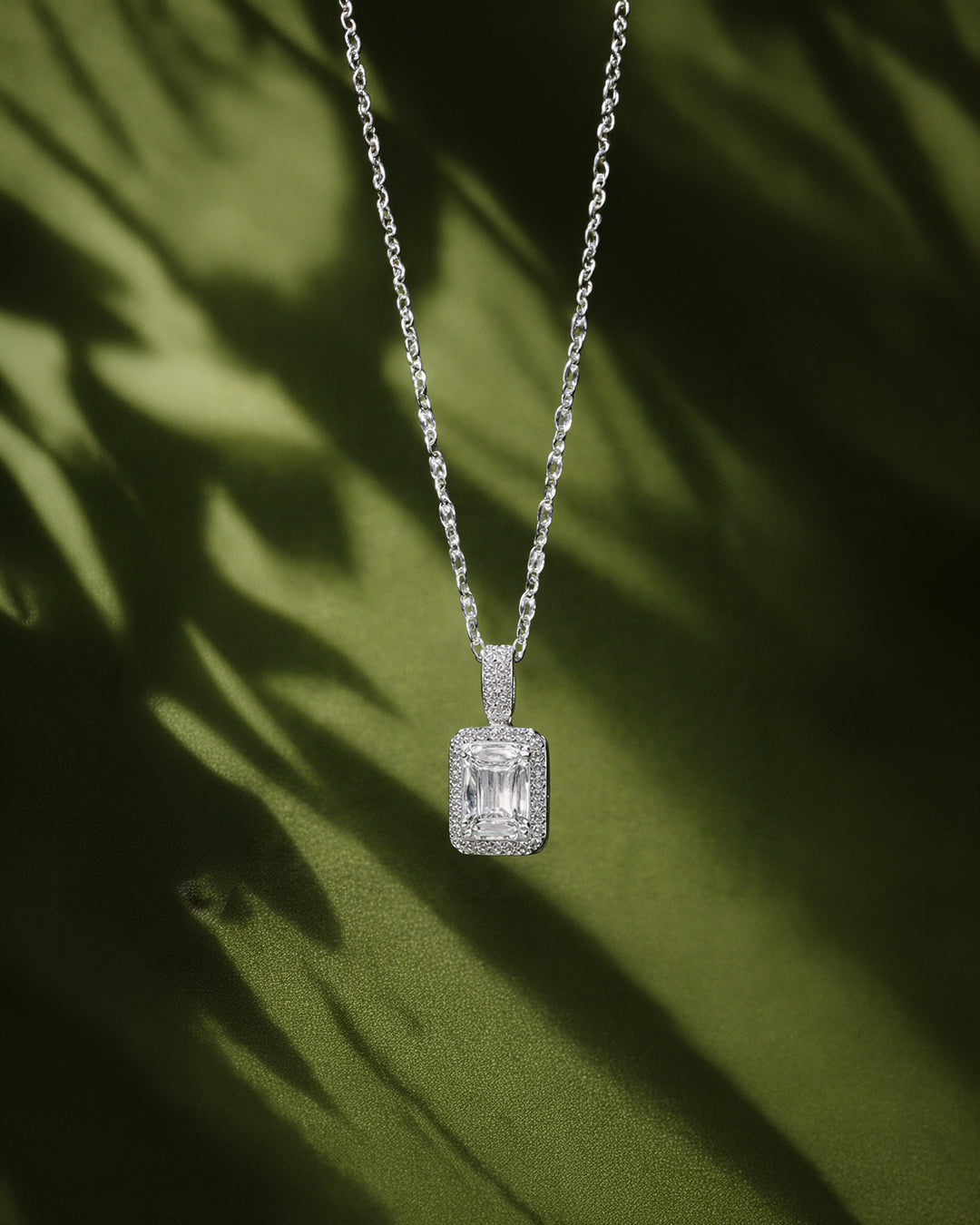 THE ELARA EMERALD HALO NECKLACE